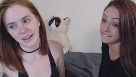 Arousing Lesbian Babe Enjoys Twat Licking