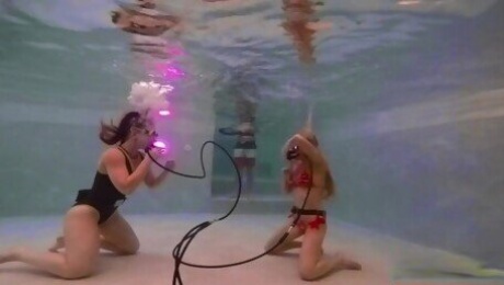 Underwater Show featuring Minnie Manga and Minnie's poolside clip